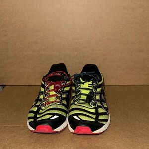 Colorful ASICS DS Trainer 18, Yellow & Black Athletic Running Shoes